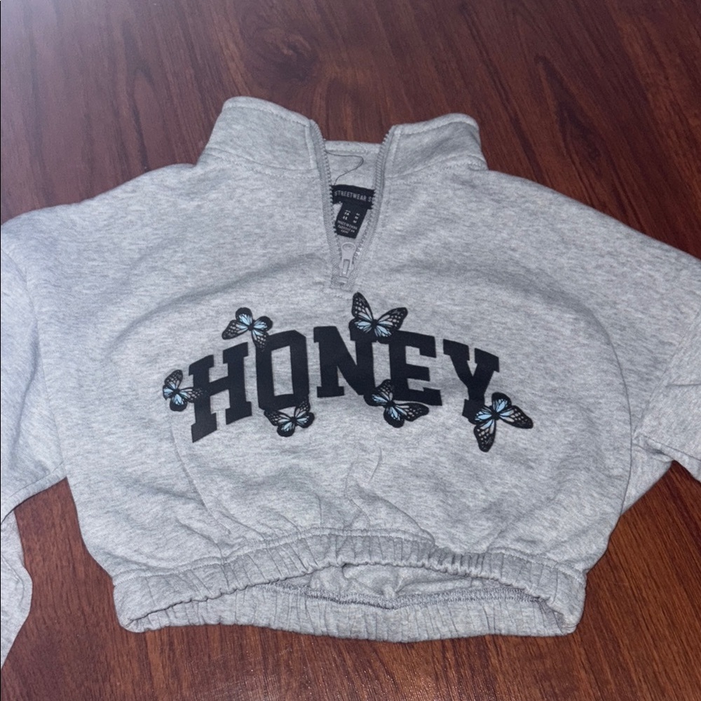 Gray Honey Graphic Cropped Sweatshirt